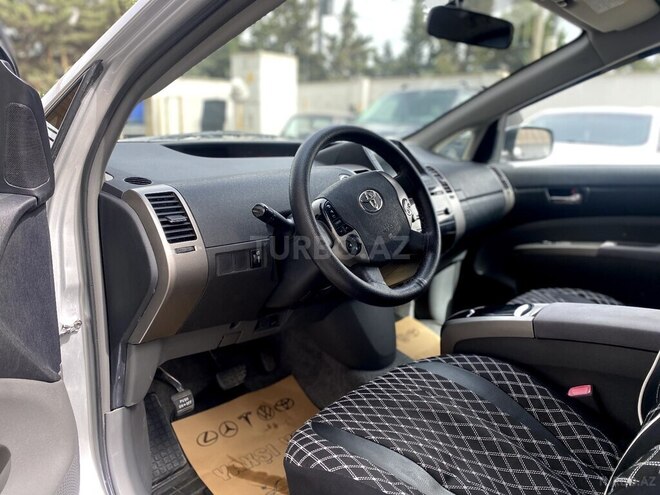 Toyota Prius-9