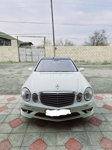 Mercedes E 280-1