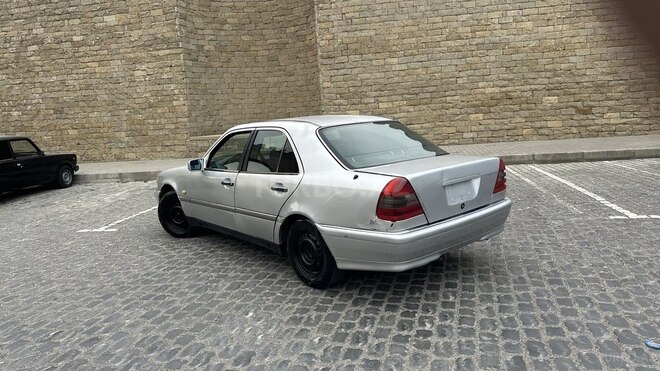 Mercedes C 220 1995, 256,000 km - 2.2 l - Bakı