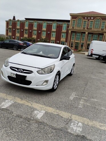 Hyundai Accent-6