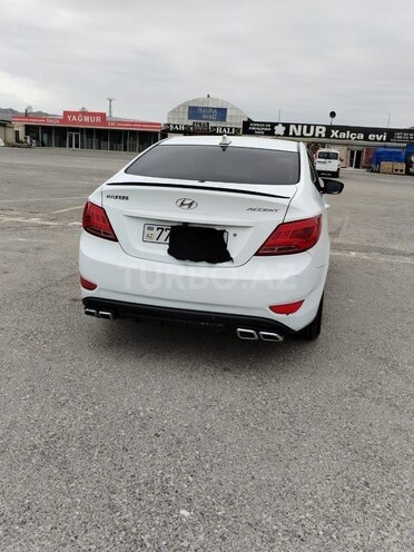 Hyundai Accent-15