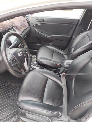 Hyundai Accent-18