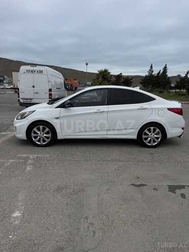 Hyundai Accent-4