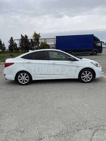 Hyundai Accent-2