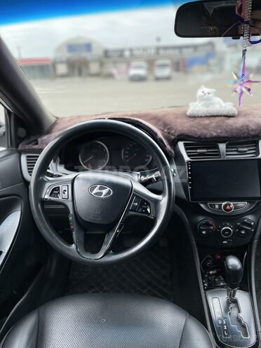 Hyundai Accent-7