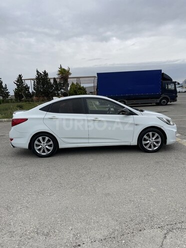 Hyundai Accent-9