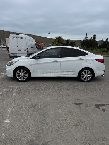 Hyundai Accent-10