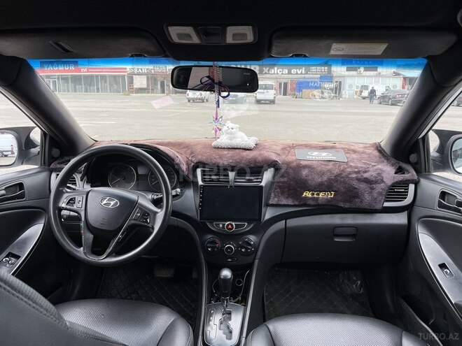 Hyundai Accent-14