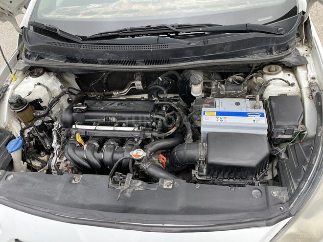 Hyundai Accent-21