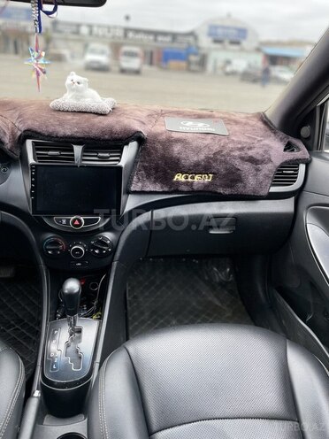 Hyundai Accent-13