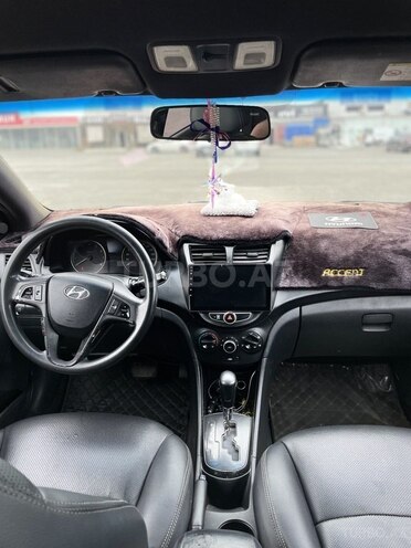 Hyundai Accent-11