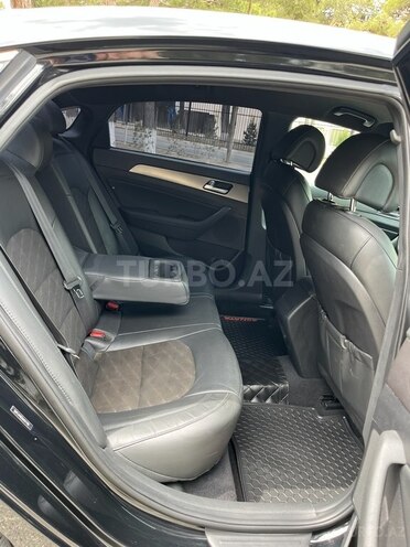 Hyundai Sonata-14