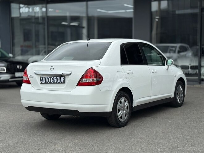 Nissan Tiida-4