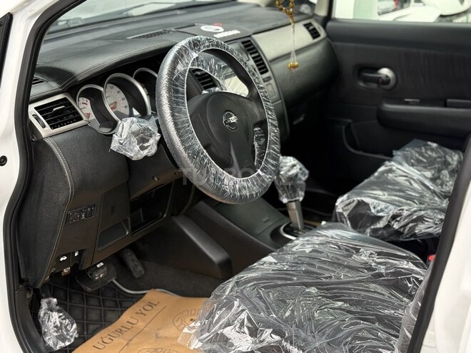 Nissan Tiida-9