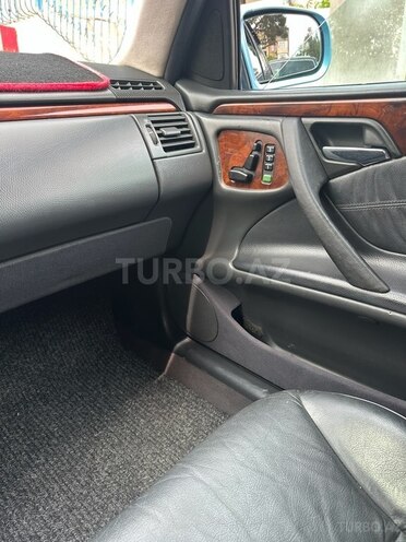 Mercedes E 220 d 2000, 318,594 km - 2.2 л - Bakı