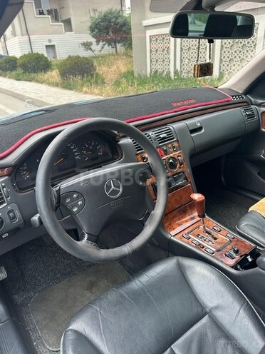 Mercedes E 220 d 2000, 318,594 km - 2.2 л - Bakı