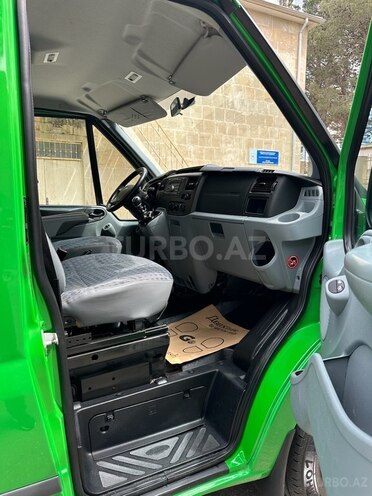 Ford Transit-14