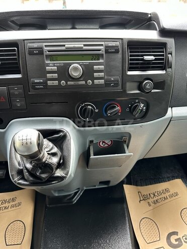 Ford Transit-21