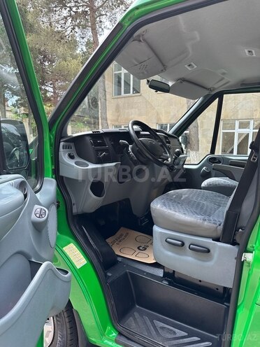 Ford Transit-16