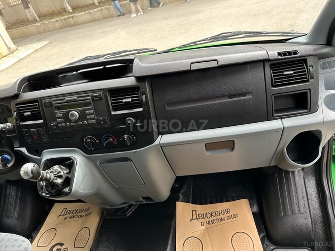 Ford Transit-15