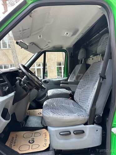 Ford Transit-17