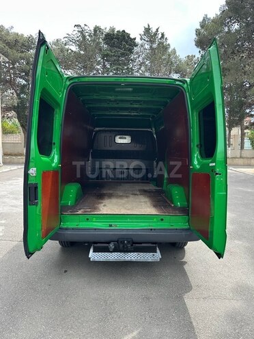 Ford Transit-6