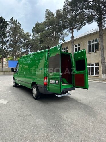 Ford Transit-13