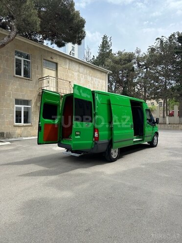 Ford Transit-12