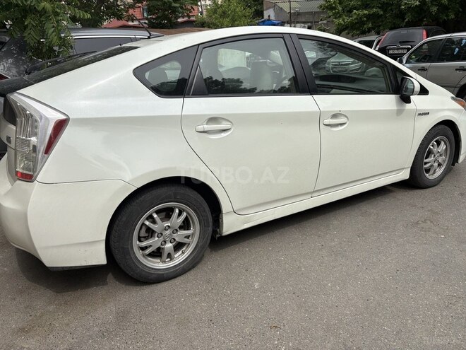 Toyota Prius-4