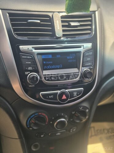 Hyundai Accent 2015, 180,000 km - 1.6 l - Bakı