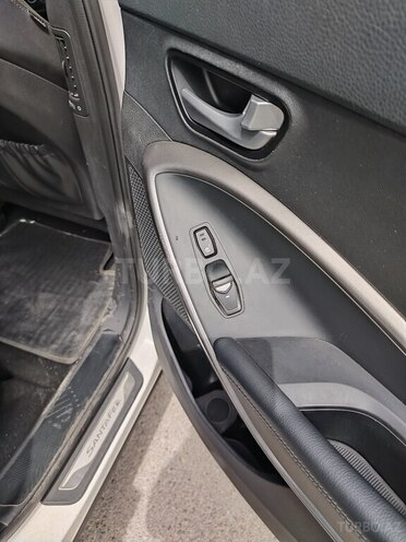 Hyundai Santa Fe-12
