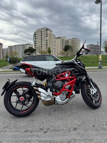 MV Agusta  2014, 14,000 km - 0.8 l - Bakı