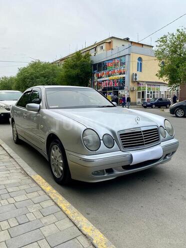 Mercedes E 220 d 1998, 403,300 km - 2.2 л - Sumqayıt
