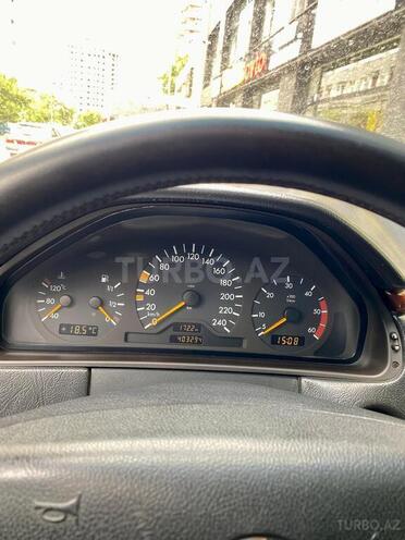 Mercedes E 220 d 1998, 403,300 km - 2.2 л - Sumqayıt