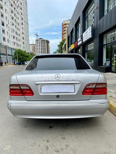 Mercedes E 220 d 1998, 403,300 km - 2.2 л - Sumqayıt