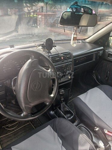 Opel Vectra 1993, 460,000 km - 2.0 l - Qax