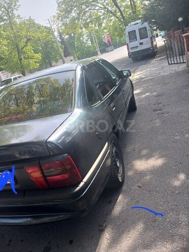 Opel Vectra 1993, 460,000 km - 2.0 l - Qax