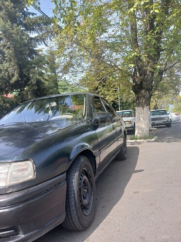 Opel Vectra 1993, 460,000 km - 2.0 l - Qax