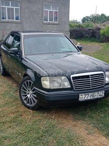 Mercedes E 220 1994, 727,879 km - 2.2 l - Yevlax