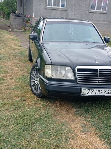 Mercedes E 220 1994, 727,879 km - 2.2 l - Yevlax