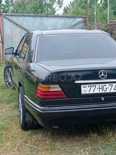 Mercedes E 220 1994, 727,879 km - 2.2 l - Yevlax