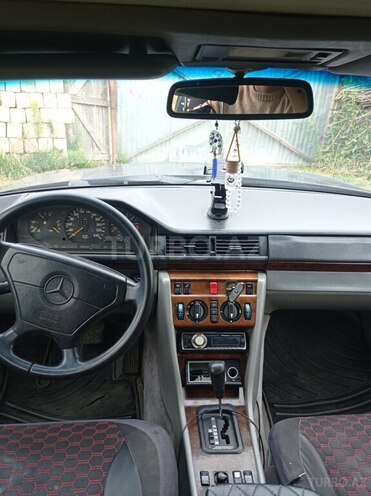 Mercedes E 220 1994, 727,879 km - 2.2 l - Yevlax