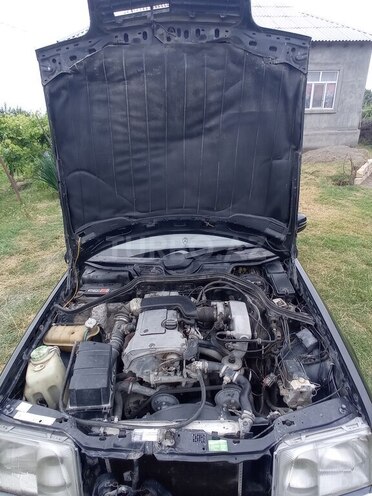 Mercedes E 220 1994, 727,879 km - 2.2 l - Yevlax