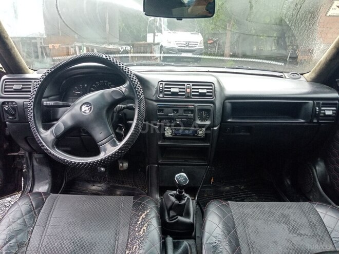 Opel Vectra 1993, 100,000 km - 1.8 l - Zaqatala