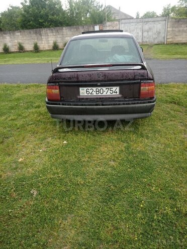 Opel Vectra 1993, 100,000 km - 1.8 l - Zaqatala