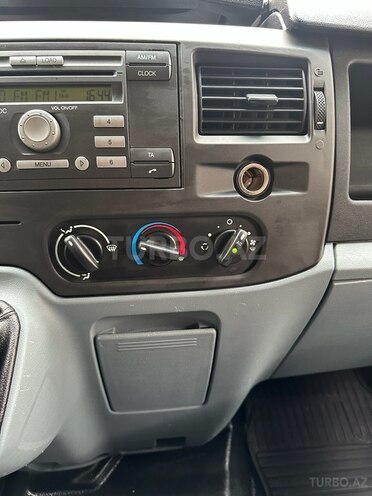 Ford Transit-18