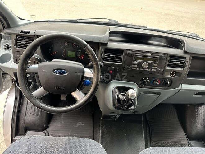 Ford Transit-14