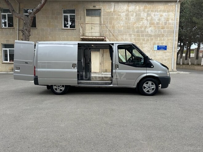 Ford Transit-11