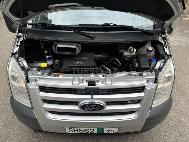 Ford Transit-15