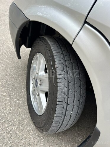 Ford Transit-16